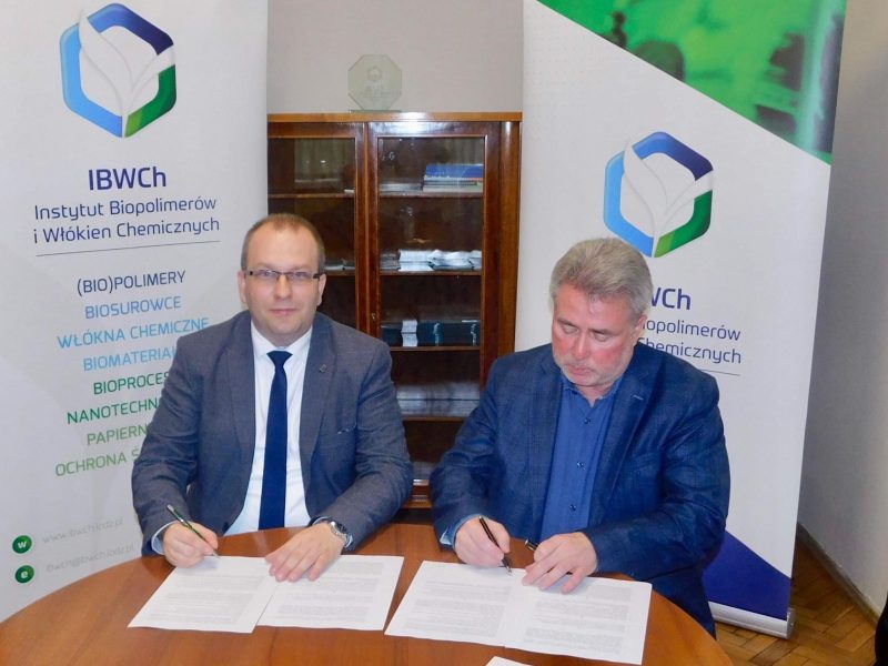 Zdjęcie prezentujące - Bionanopark współpracuje z Siecią Badawczą Łukasiewicz – Instytutem Biopolimerów i Włókien Chemicznych.